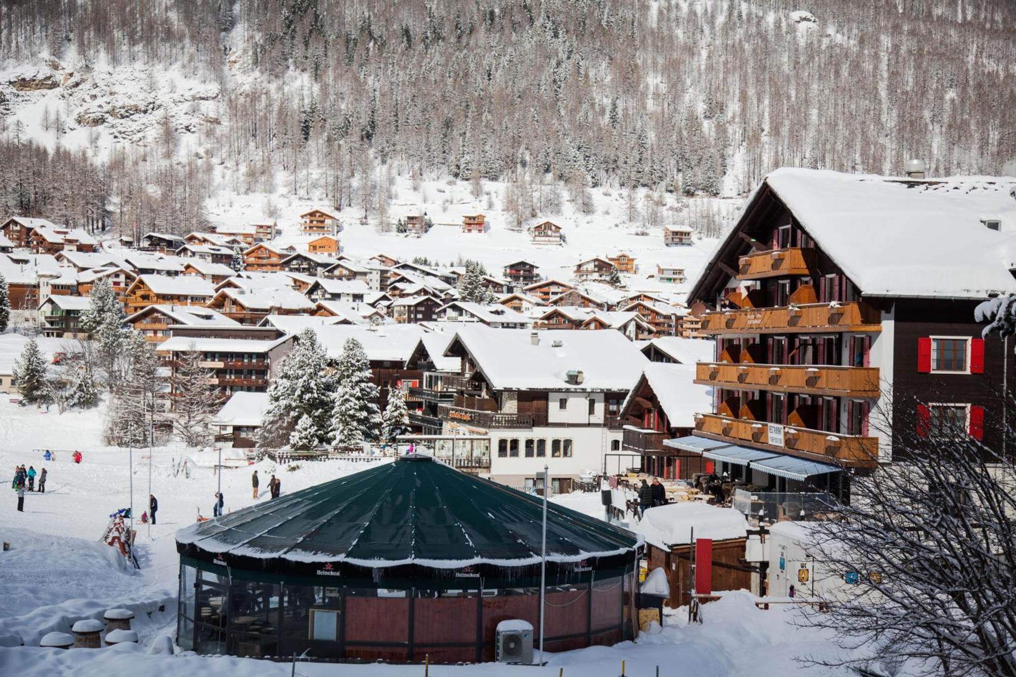 Hotel The Larix Ski-In Ski-Out Saas-Fee Bagian luar foto