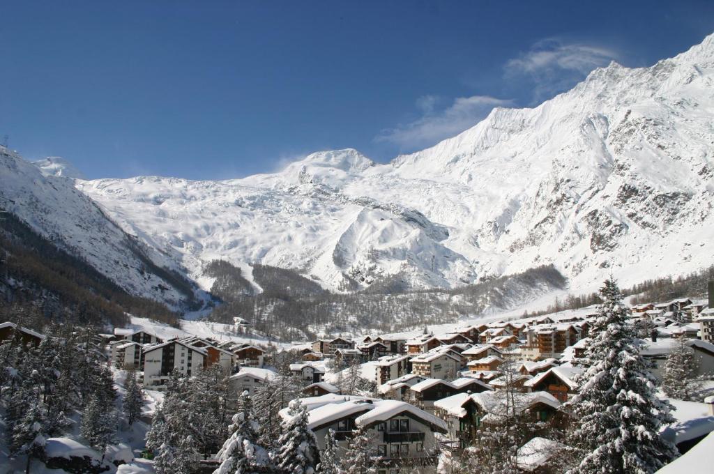 Hotel The Larix Ski-In Ski-Out Saas-Fee Bagian luar foto