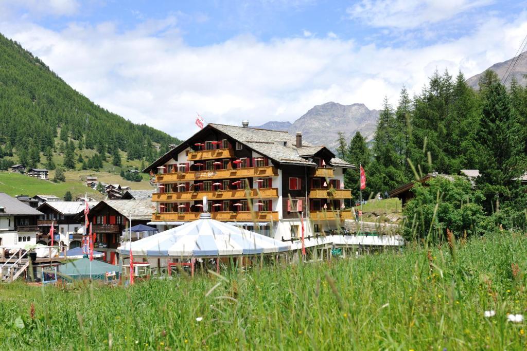 Hotel The Larix Ski-In Ski-Out Saas-Fee Bagian luar foto